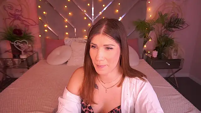 CassandraGood online show from February 7, 8:18 am