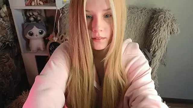 sarakaell online show from May 13, 1:44 am