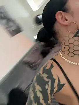 LexiCoco online show from April 20, 3:15 pm