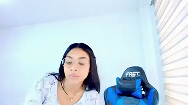 sophiax-x online show from April 18, 7:58 pm