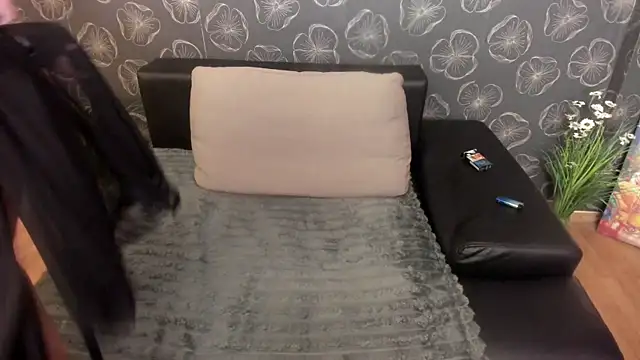 silvyalove online show from February 14, 12:12 am