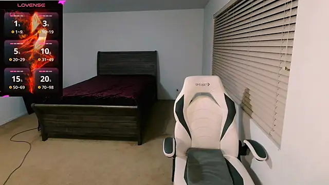 britteebee online show from March 15, 11:45 am