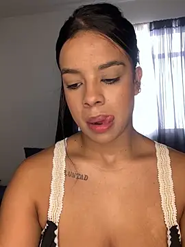 Snapshot of trianawhite chatting on October 4, 3:38 pm trianawhite online show from October 4, 3:38 pm