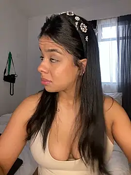 trianawhite online show from February 9, 3:03 pm