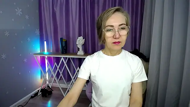 queen a n i online show from October 17, 7:22 am