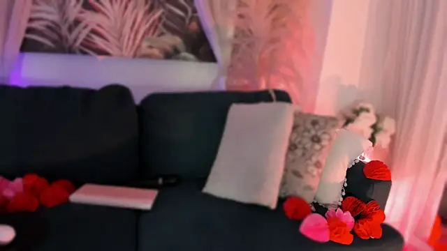 Nicolle W online show from February 13, 12:18 pm