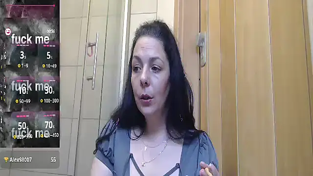 LaraLoviaAndFriends online show from October 31, 2:32 pm