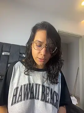 PilarJones  online show from April 19, 6:10 pm