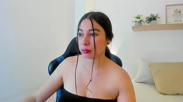 bella 99  online show from June 6, 11:49 am