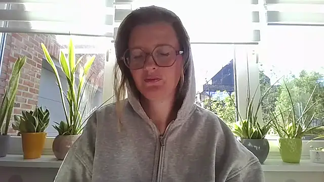 LiquidLeonie online show from April 30, 7:02 am