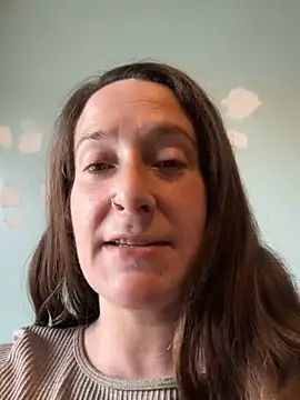 Mini And The Bear online show from April 13, 5:25 pm