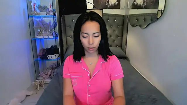 reighnempress online show from April 6, 3:50 am