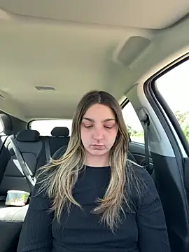 DoriDeluxe66 online show from April 10, 9:59 am