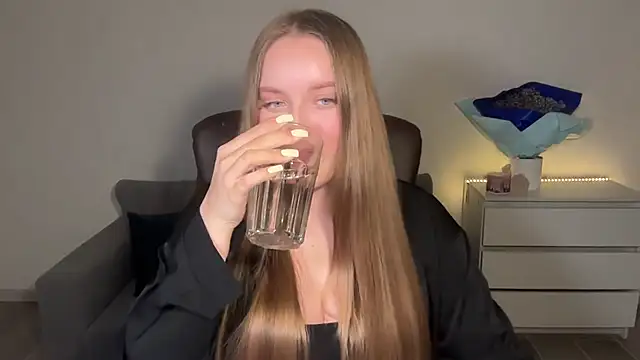 EvaMaddison online show from June 21, 9:08 pm
