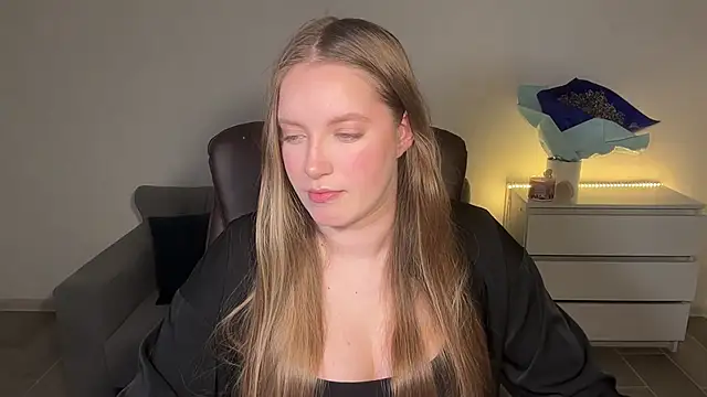 EvaMaddison online show from June 25, 9:05 pm