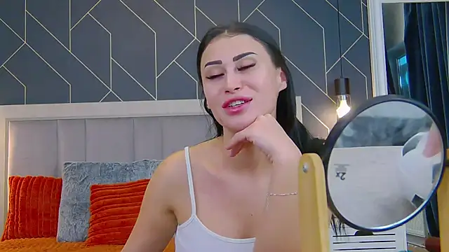 EmyLaveau online show from January 13, 6:30 am