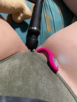 katcclovea online show from March 30, 6:40 pm