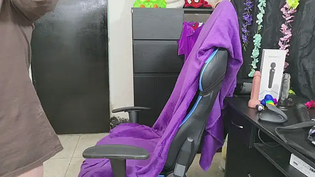 ann bronw online show from April 3, 1:42 pm