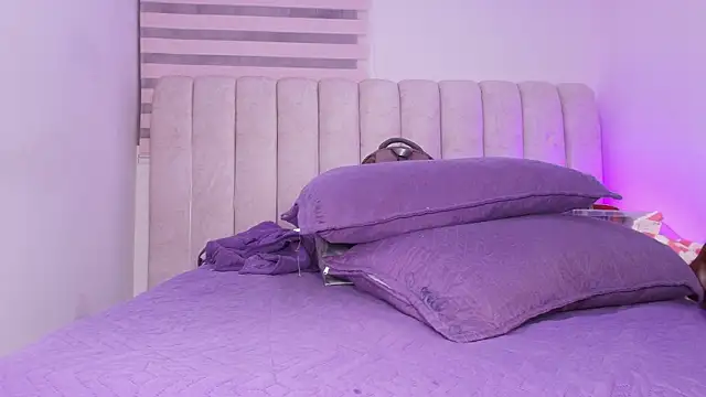  ebony-queen  online show from March 17, 3:10 am