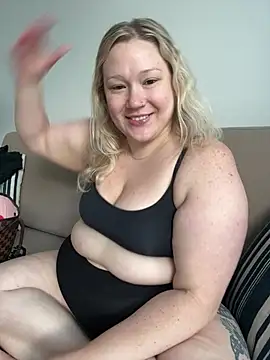 PiggyRose online show from May 14, 6:36 pm