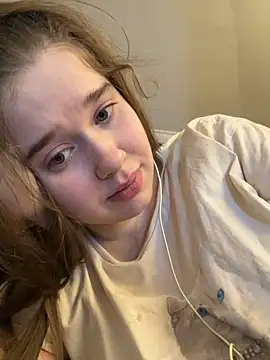 HornyGirlH online show from May 18, 4:07 am