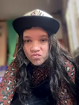 Snapshot of Lilmarieee chatting on October 19, 10:12 pm Lilmarieee online show from October 19, 10:12 pm