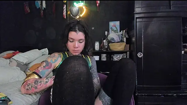 Snapshot of Lilmarieee chatting on October 3, 4:12 pm Lilmarieee online show from October 3, 4:12 pm