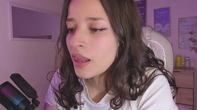 Snapshot of Amaia_Daniells chatting on October 8, 4:39 am Amaia Daniells online show from October 8, 4:39 am