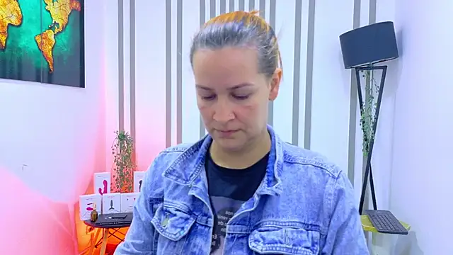 Britney taylor  online show from December 15, 9:09 pm