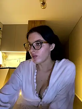 little belucci online show from January 10, 4:33 pm