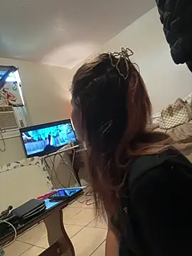 prettypurplep online show from November 17, 9:15 pm