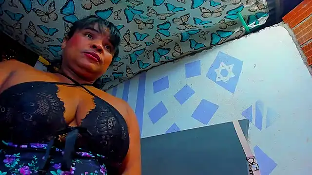 Snapshot of lafugosaluciana chatting on October 23, 5:02 am lafugosaluciana online show from October 23, 5:02 am