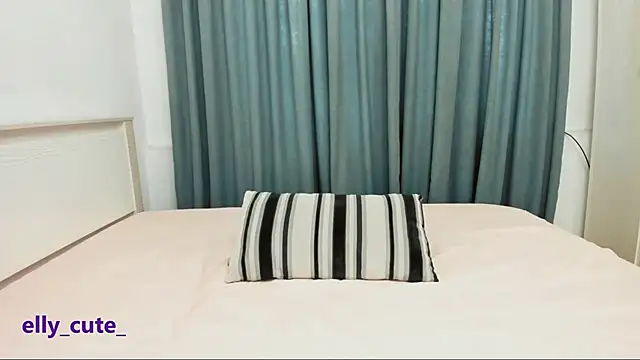 Elly Cute online show from November 17, 2:12 am