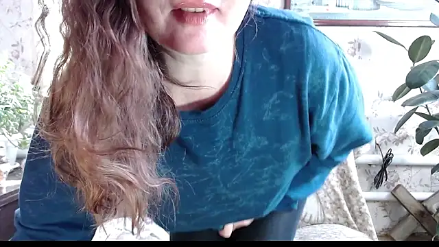 EmilyDoth online show from March 17, 8:40 am