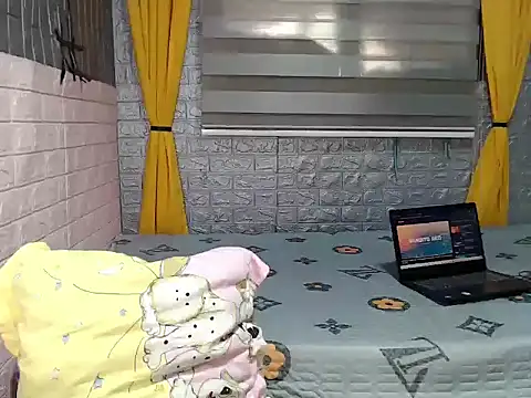 Snapshot of Amazingcums chatting on September 24, 10:42 pm Amazingcums online show from September 24, 10:42 pm