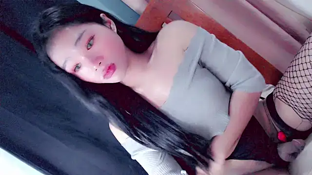 kylamooree online show from February 28, 6:35 am