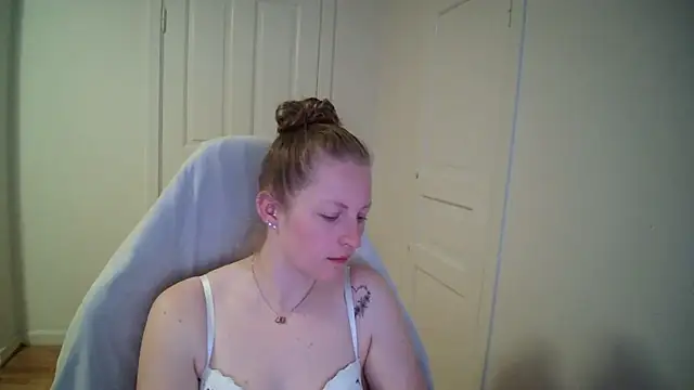 Girlnina-1995 online show from April 1, 1:52 pm