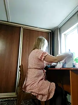 IrmaRose online show from November 7, 5:46 am