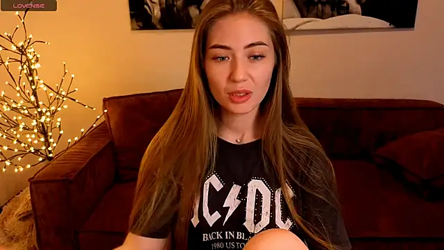 Adelyna Bird online show from June 29, 11:10 am