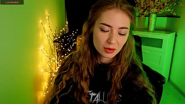 Adelyna Bird online show from April 19, 6:35 am