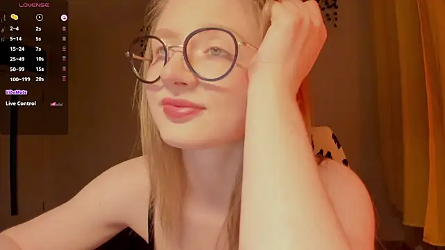 mollytuck online show from April 2, 4:26 pm