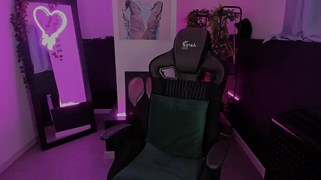 JennyDens online show from November 10, 4:13 pm