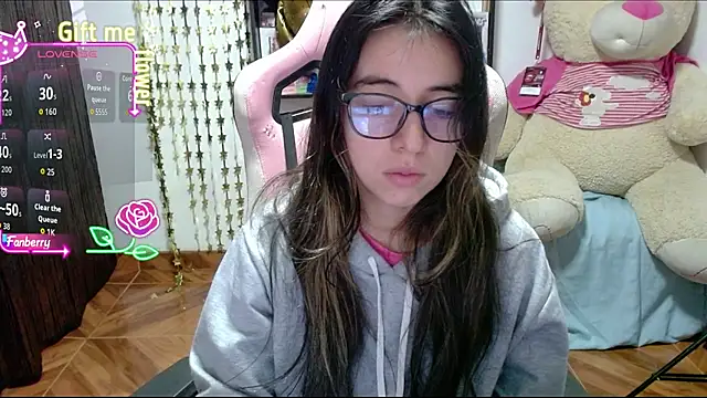Snapshot of Maggie_Fox3 chatting on October 16, 1:08 am Maggie Fox3 online show from October 16, 1:08 am