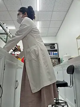 HinaLovely online show from March 18, 9:25 am