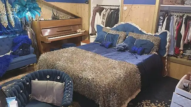 VanessaDoyle online show from January 17, 11:50 am