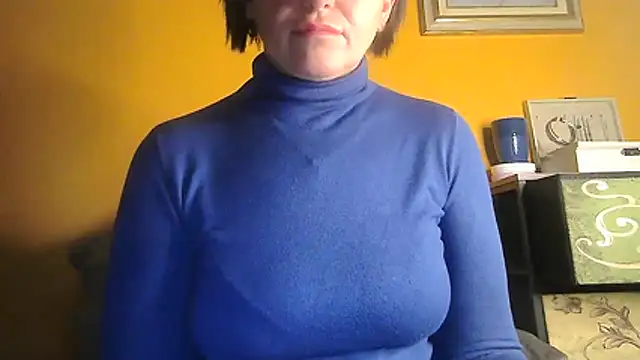 -Mia-   online show from December 22, 7:50 pm