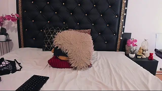 PreciousAillyn online show from March 27, 8:26 am