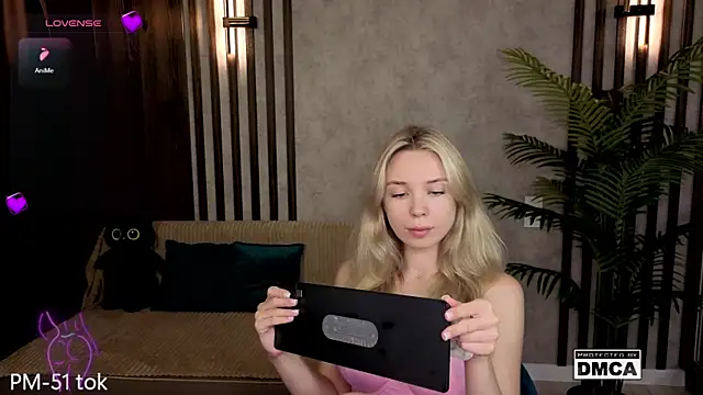 Holl1Would online show from July 21, 8:20 pm