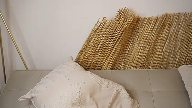 bunnycuteshy online show from April 15, 12:49 pm