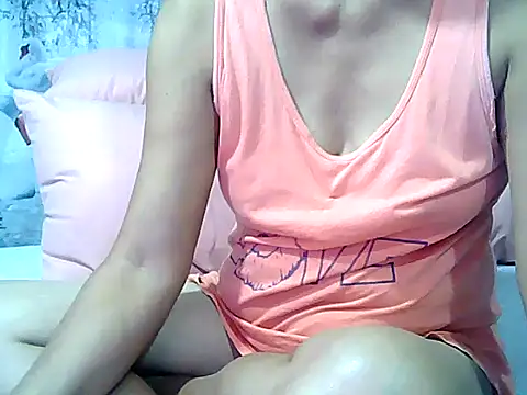 Snapshot of urwife_tobe chatting on October 21, 1:37 pm urwife tobe online show from October 21, 1:37 pm